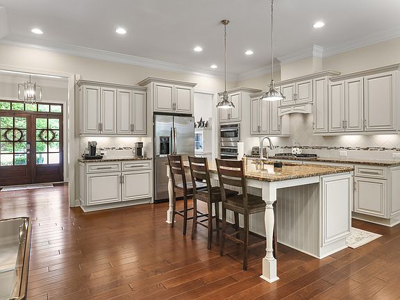 3rd image of 225 Brook Manor Ct