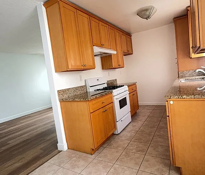 823-825 Fairview Ave #7B — Photo 6