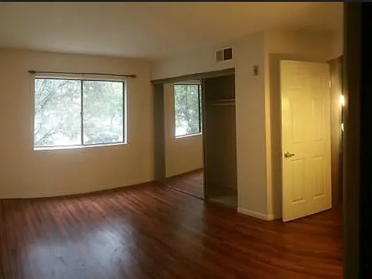 1114 W Blaine St #203 — Photo 8