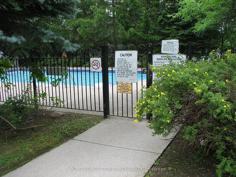 81 Townsgate Dr #306 — Photo 8