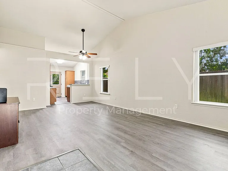 103 Prairie Springs Loop — Photo 8