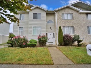 61 Wilcox St, Staten Island, NY 10303