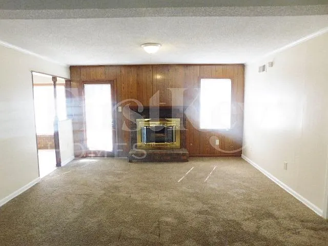 3034 Oak Allee St — Photo 5