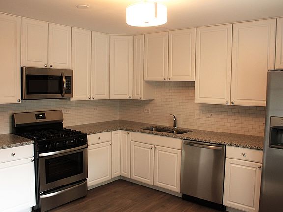 4th image of 277 E Wrightwood Ave