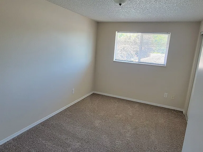 23134 NE Halsey St #10 — Photo 25