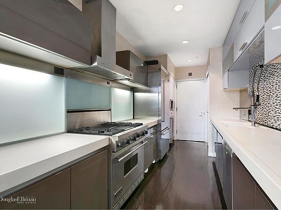 4th image of 66 9th Ave APT 3W