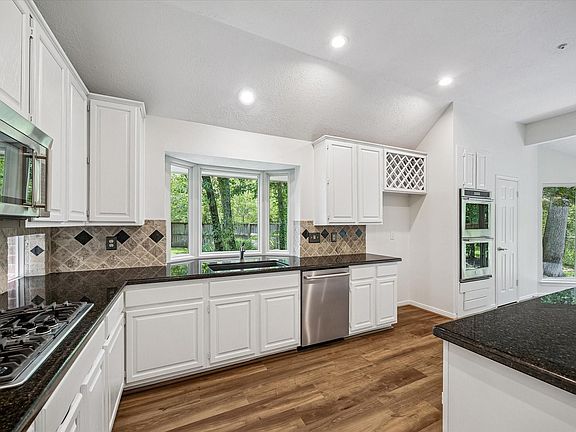 4th image of 30 Skyland Pl