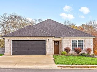 305 Wingfield Dr, Clarksville, TN 37043