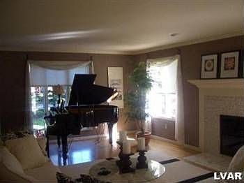 4th image of 3711 Knollcroft Ave