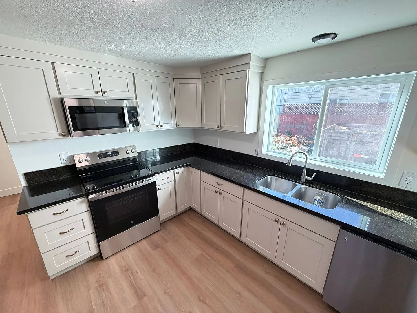 Newly Remodeled 3 Bedroom! — Photo 2