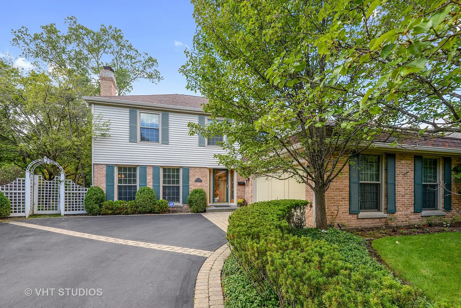 3035 Indianwood Rd photo 1