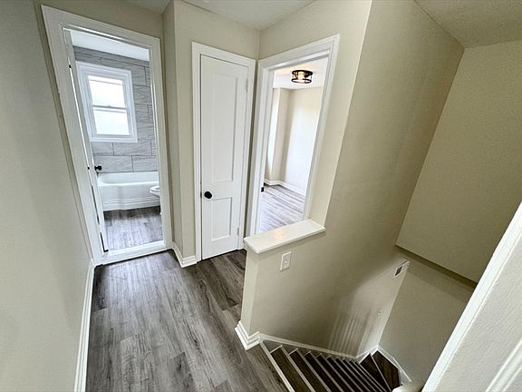 5th image of 206 Chestnut St
