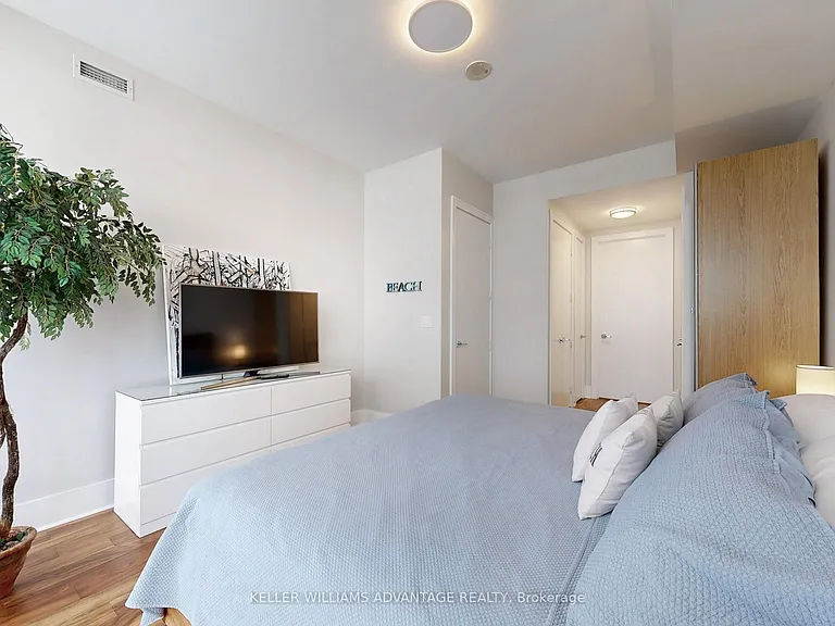 29 Queens Quay E #401 — Photo 21