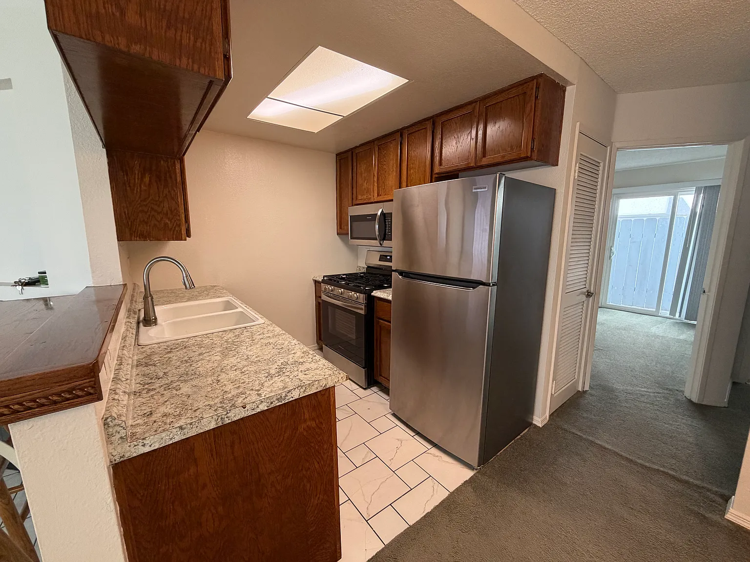 3 bed, 850 sqft, $2,600 — Photo 3