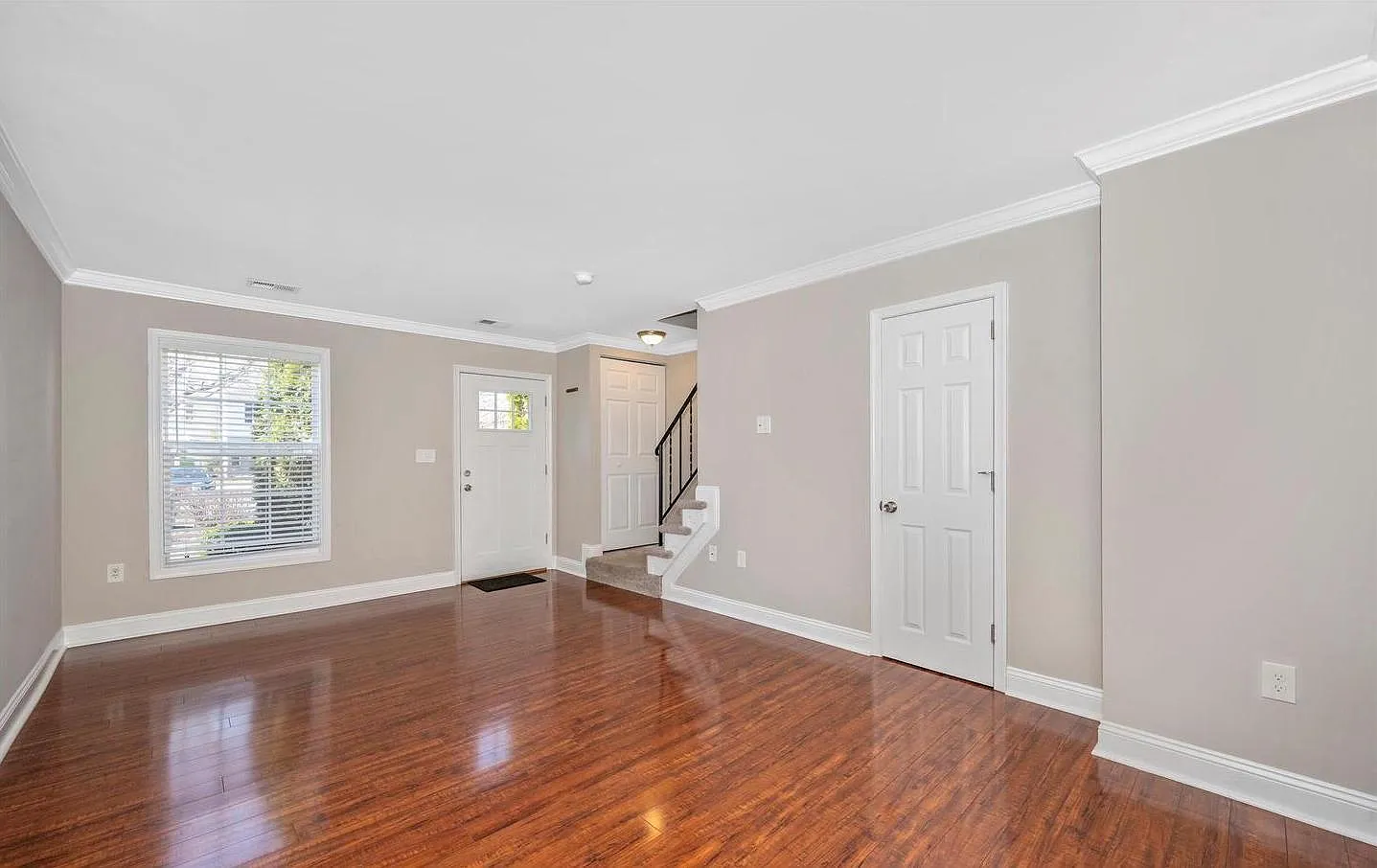 3 bed, 1.5 bath, 1088 sqft, $2,350 — Photo 2