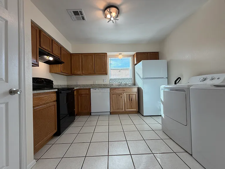 225 Desert Rose Ct #4C — Photo 7