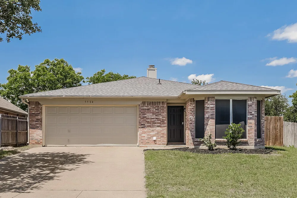 3 bed, 2.0 bath, 1307 sqft, $2,145 — Photo 1