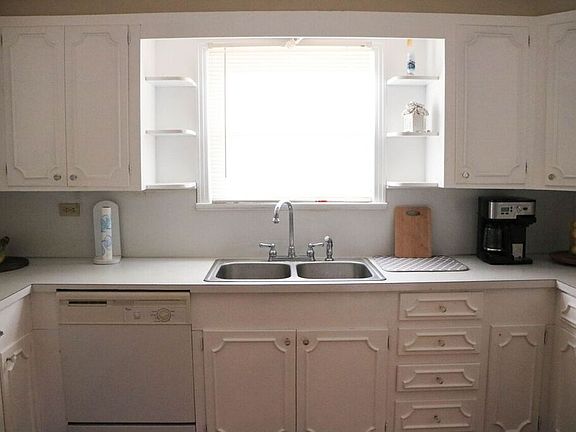 4th image of 502 S Temple Dr