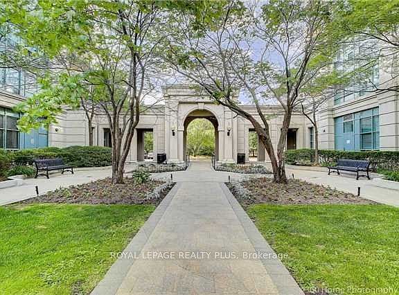 3rd image of 5 Emerald Ln #Penthouse 409