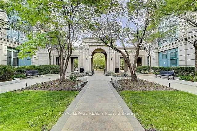 5 Emerald Ln #Penthouse 409 — Photo 3