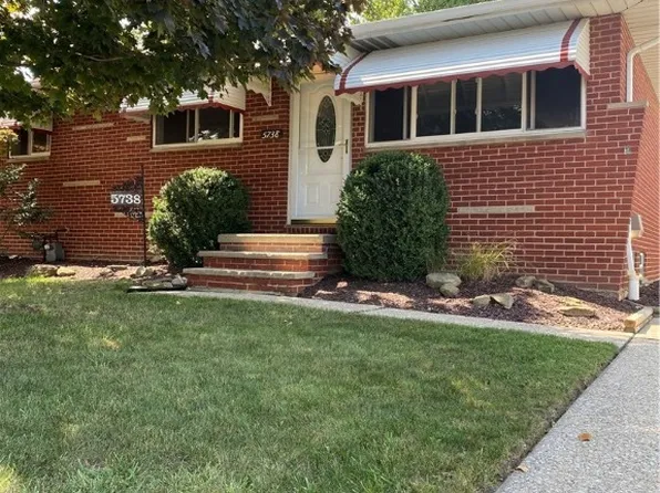 5738 Champaign Ave, Brookpark, OH 44142