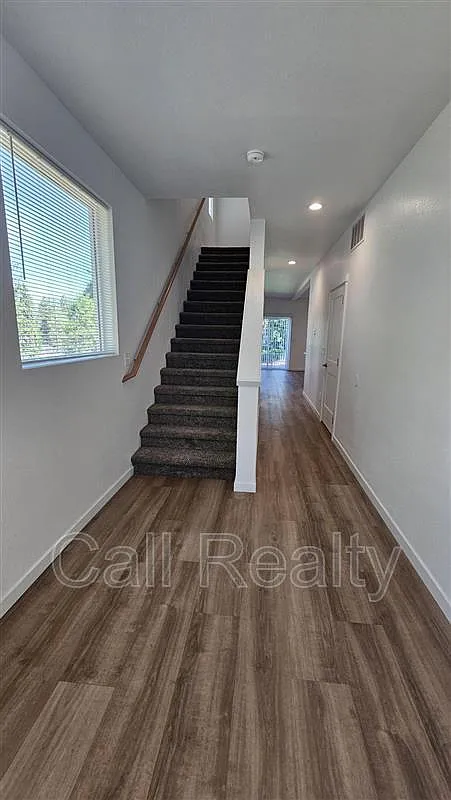 3 bed, 3.0 bath, 1522 sqft, $2,095 — Photo 2