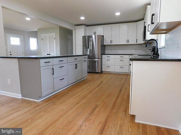 4th image of 19229 Meadow View Dr