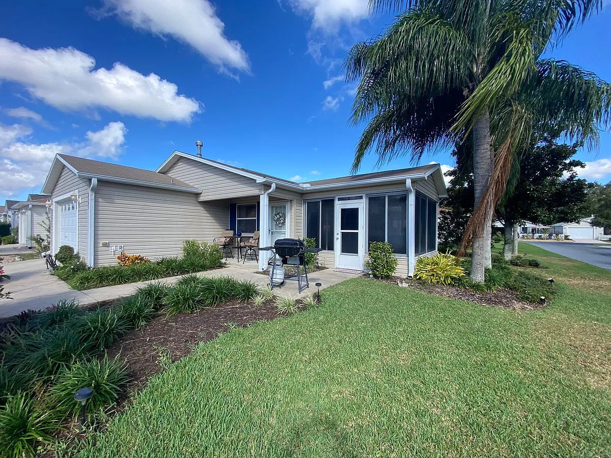 Photo 2 of 33 - 2583 Ascot Loop - The Villages, FL Building Photo - 2583 Ascot Loop
