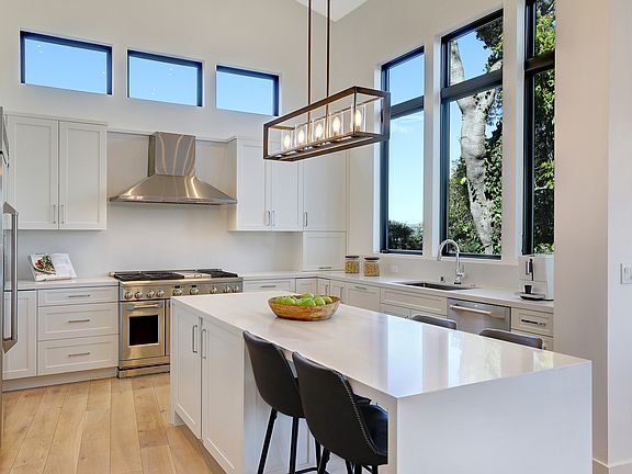 4th image of 15 Oak Pl