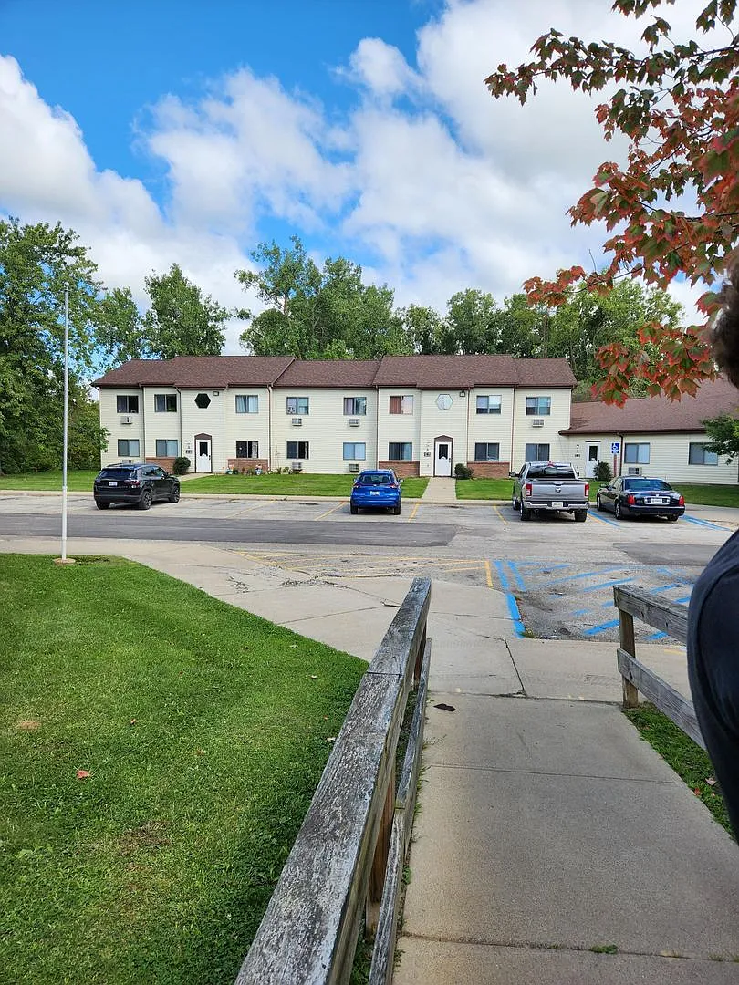 Rolling Meadows Apartments — Photo 4
