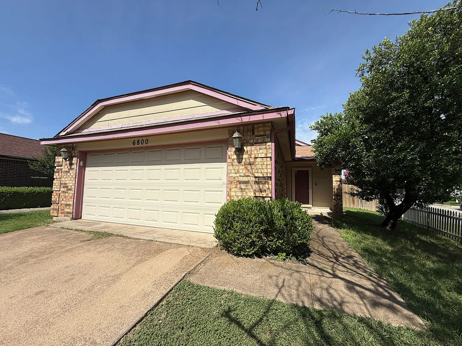3 bed, 1347 sqft, $1,860 — Photo 2