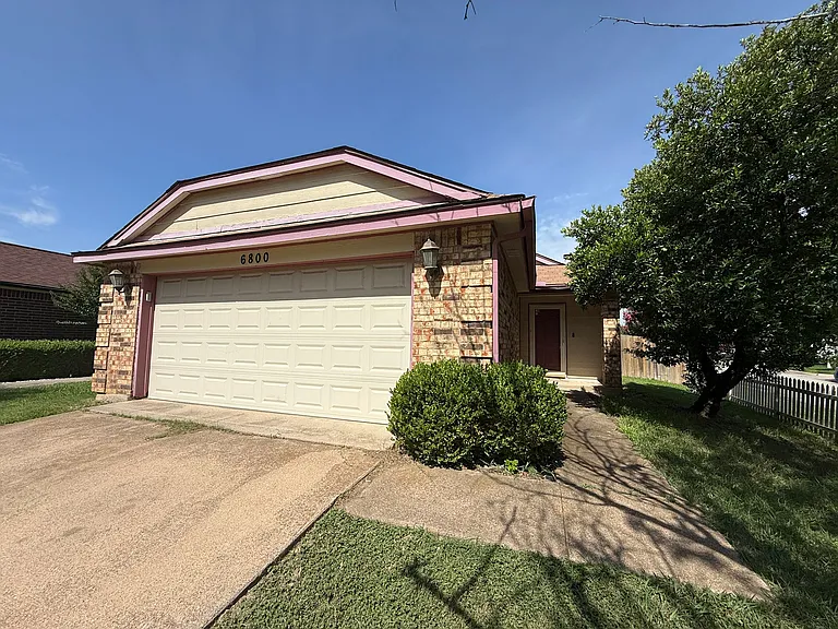 6800 Cuculu Dr — Photo 2