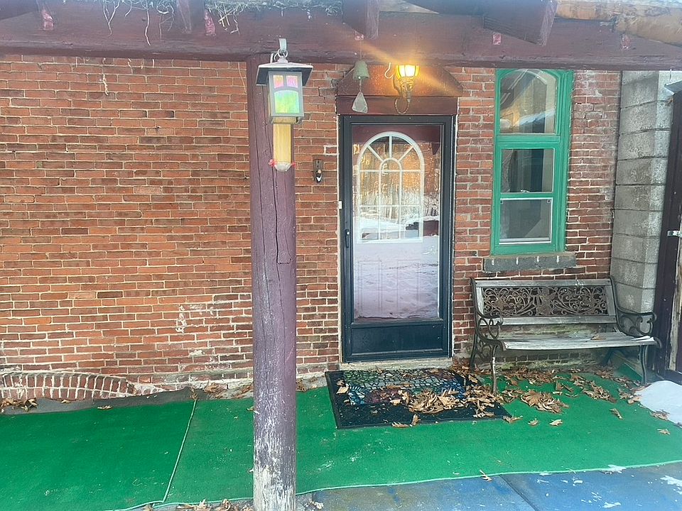 Main entry door from logia