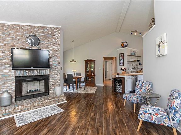 4th image of 7625 N Camberwood Dr