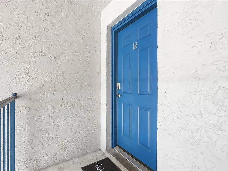 10 N Fairfax Ave #10 — Photo 22