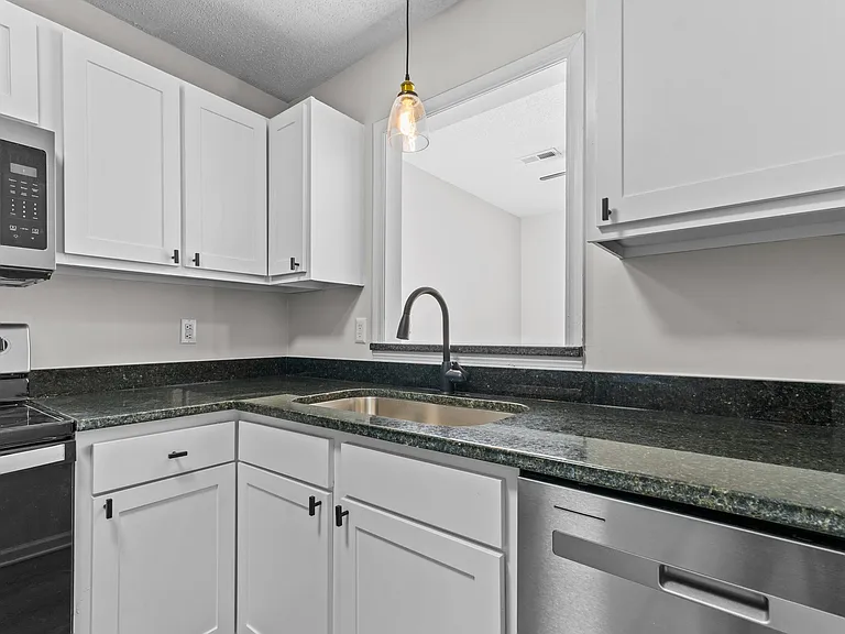 Skyside Landing Apartments — Photo 18