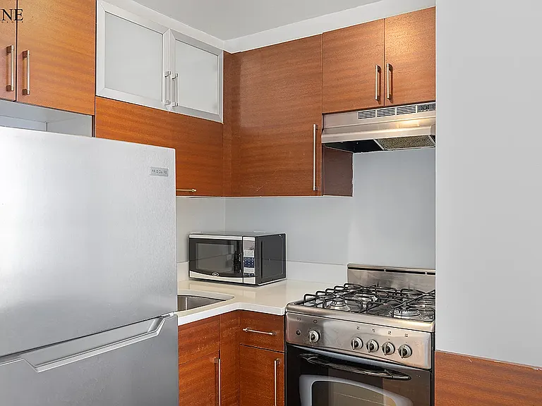 184 Thompson St #3O — Photo 7