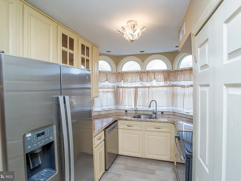 1529 Margaret Ct — Photo 23
