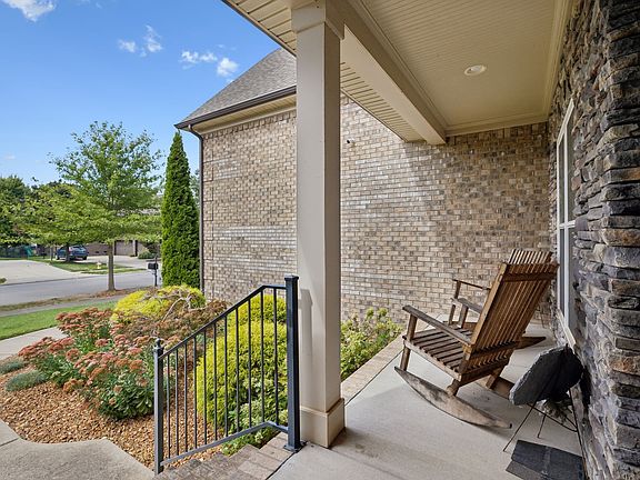 3rd image of 1819 Fairhaven Ln