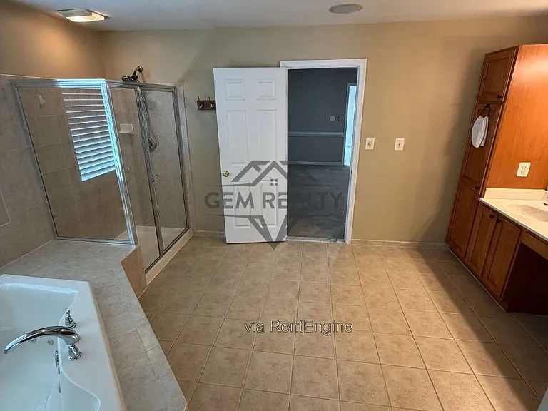 10410 Silver Creek Ct — Photo 54
