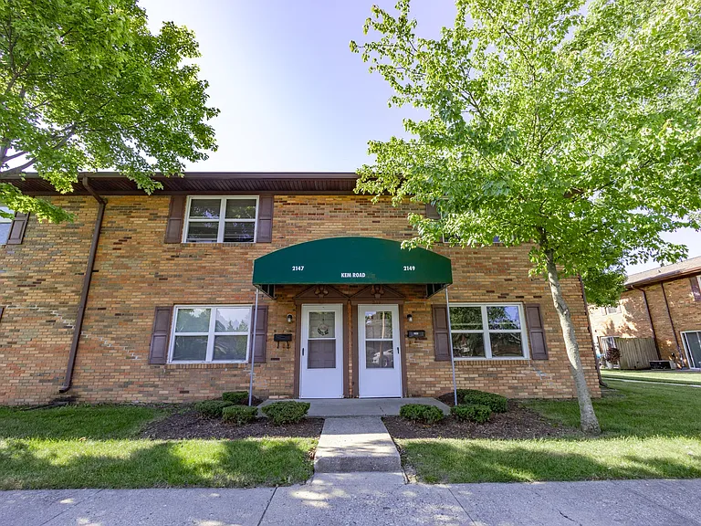 Somerset Apartments — Photo 17
