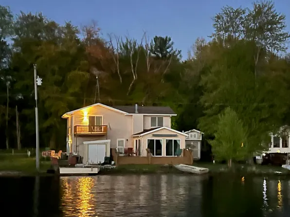 51156 Maple Rd, Marcellus, MI 49067