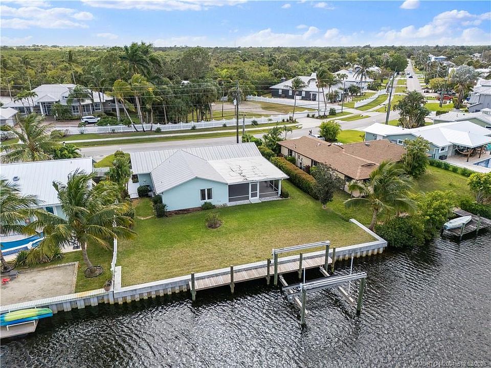 1st image of 1559 SW Dyer Point Rd