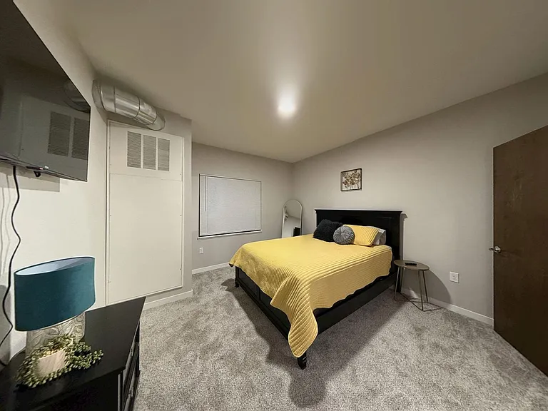 South Pointe Apartments — Photo 9