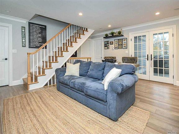4th image of 219 Glen Cove Ave