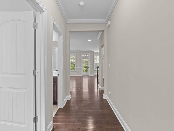 5th image of 542 Finnbar Dr