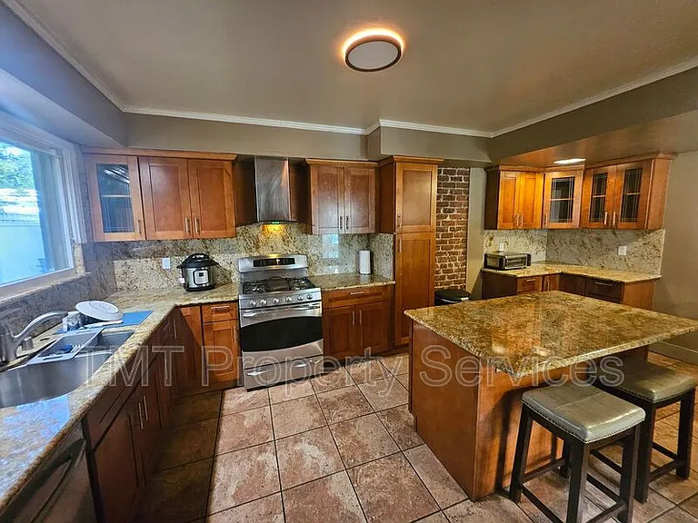 1214 N Pershing Ave — Photo 39