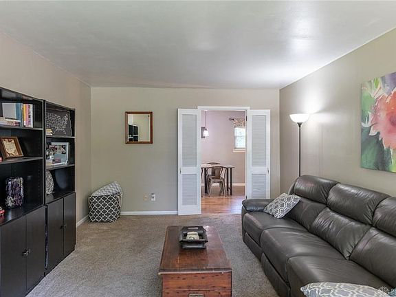 5th image of 1060 Pepper Hill Dr