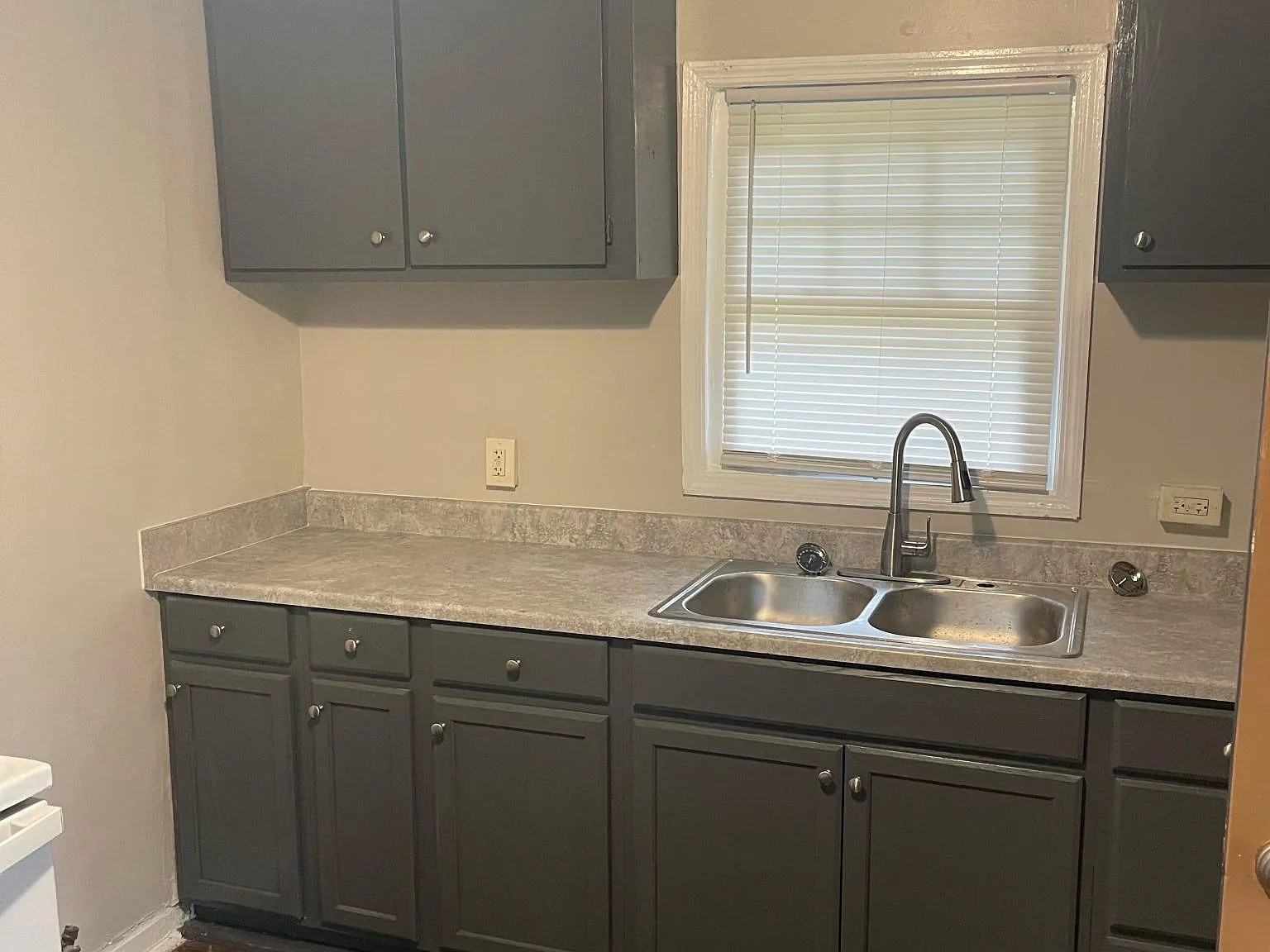 3 bed, 1053 sqft, $975 — Photo 3