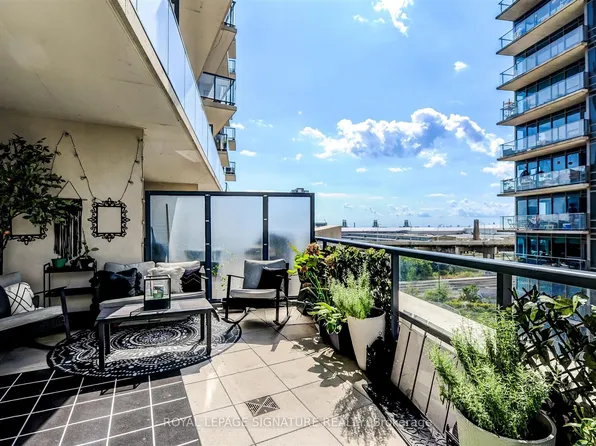 51 E Liberty St #517, Toronto, ON M6K